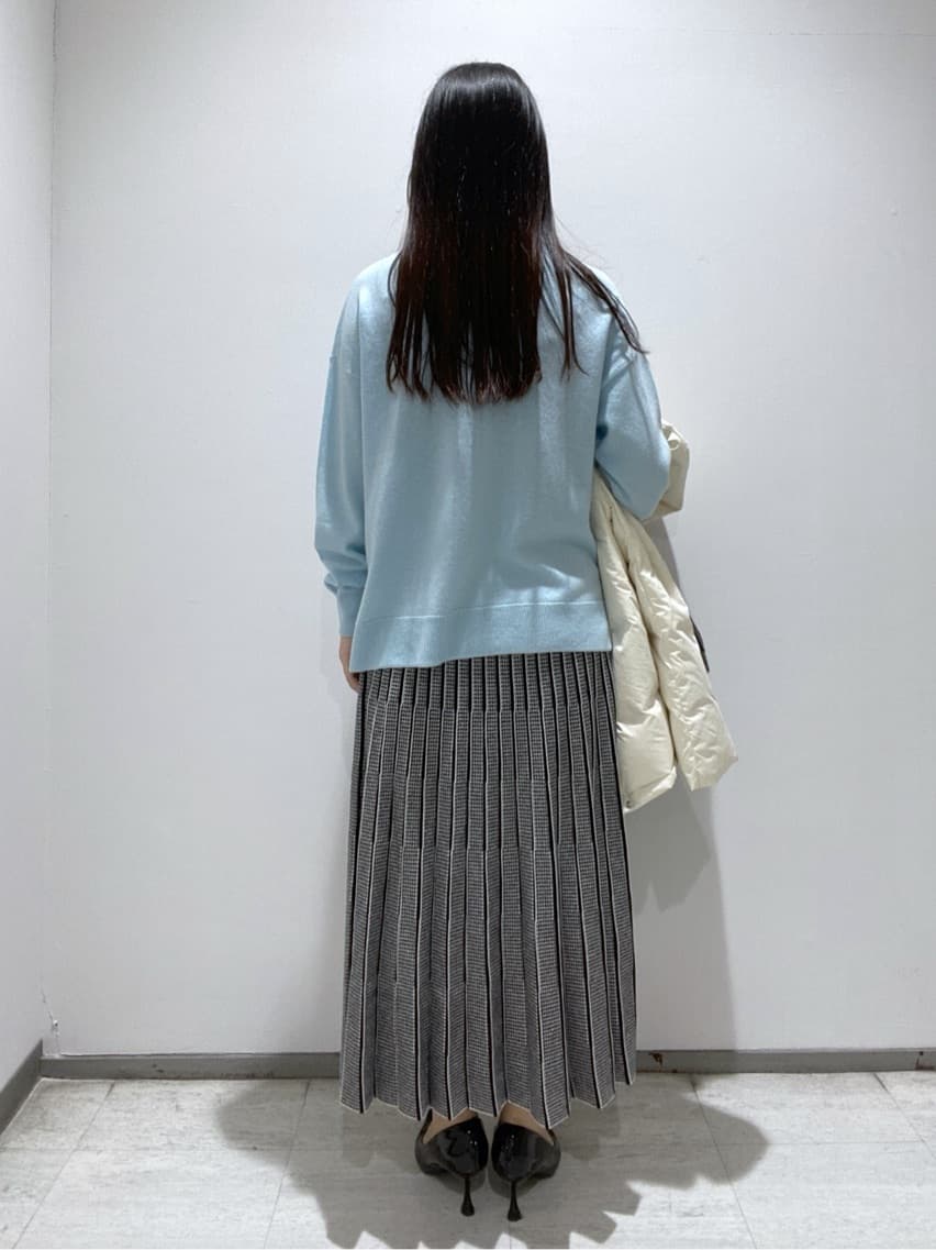 meiさんの「INDIVI｜【洗える／カシミヤ混】ボトルネック ドルマンスリーブニット」を使ったコーディネート