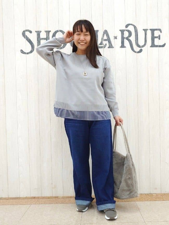 とろろさんの「SHOO･LA･RUE｜【高レビュー/S-LL】脚のラインを拾いにくい デニムワイドパンツ」を使ったコーディネート