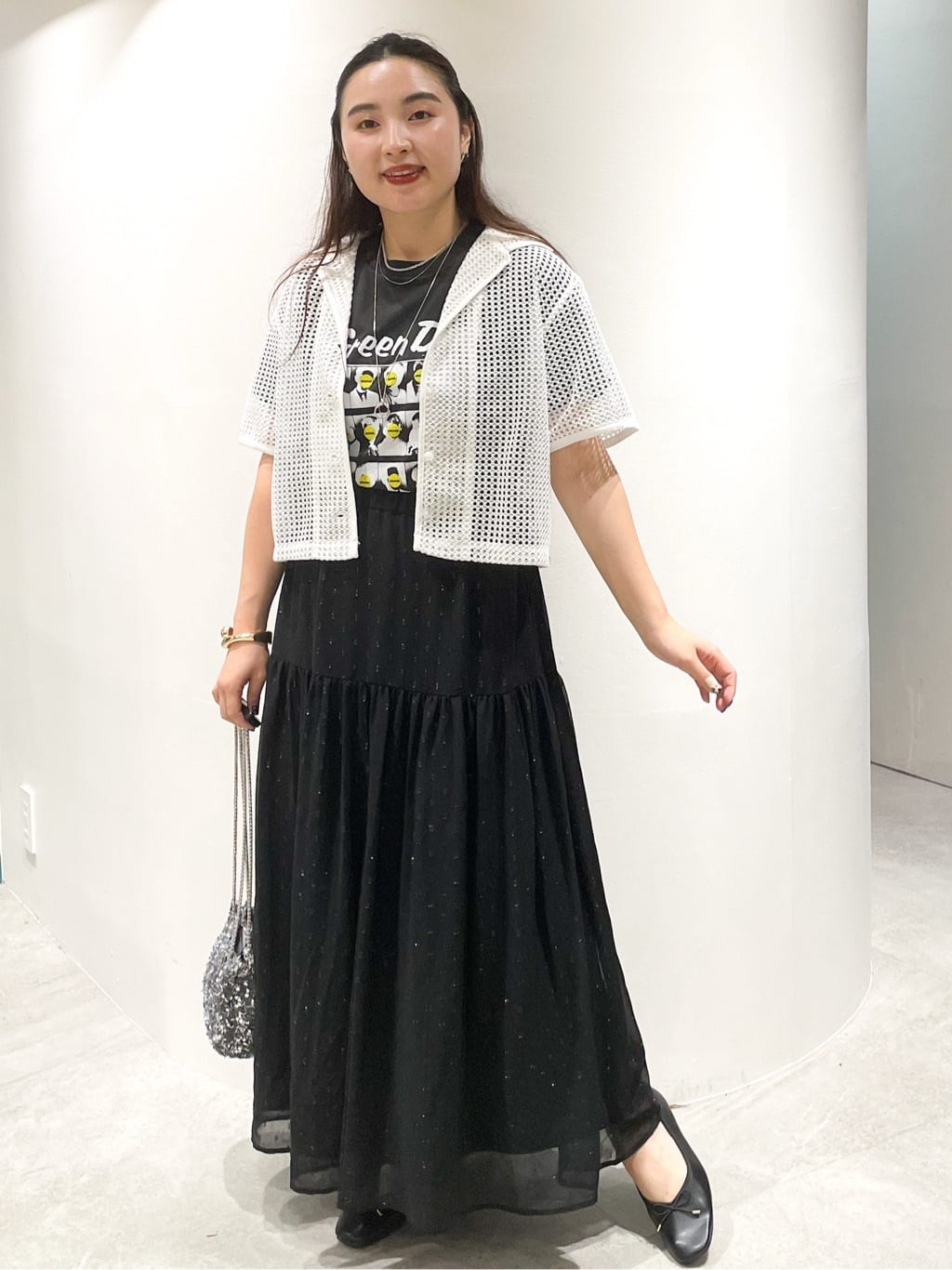 かりんさんの「OPAQUE.CLIP｜ロックTシャツ別注アソート【GREEN DAY／METALLICA／THE BEATLES】」を使ったコーディネート