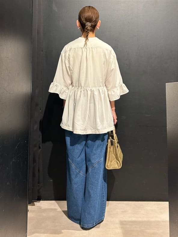 YUUさんの「THE SHOP TK｜フリルチュニックブラウス【洗濯機OK】」を使ったコーディネート