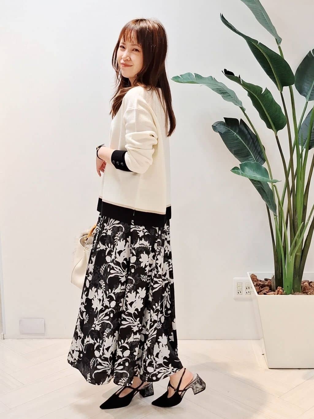 YuKaRiさんの「UNTITLED｜【セットアップ可/ウエストゴム】オーナメントフラワー スカート」を使ったコーディネート