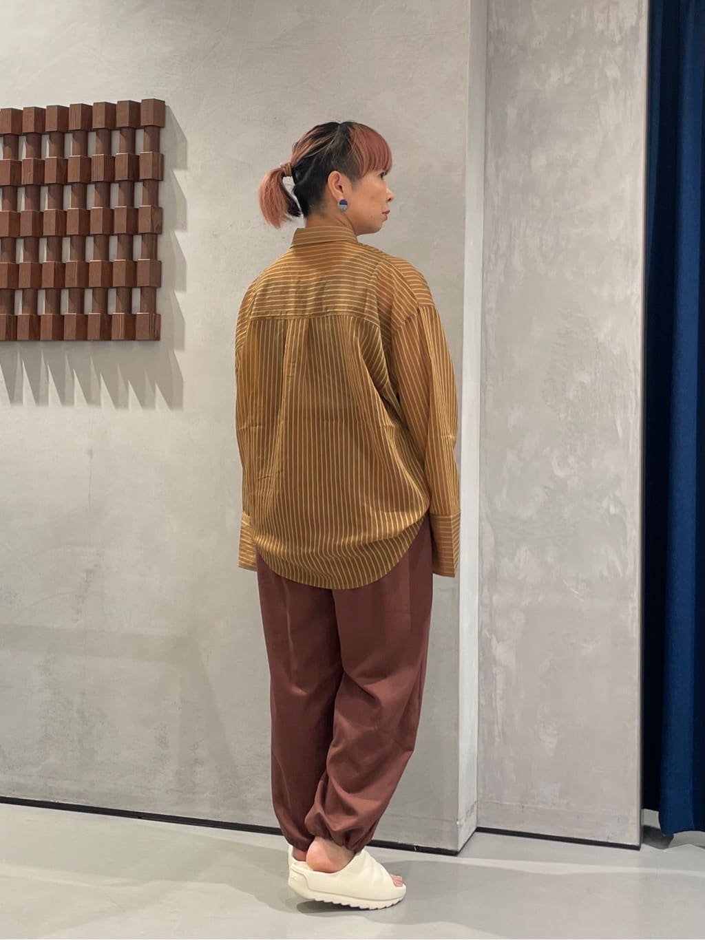 KOUさんの「INDIVI｜ウエストギャザーパンツ」を使ったコーディネート
