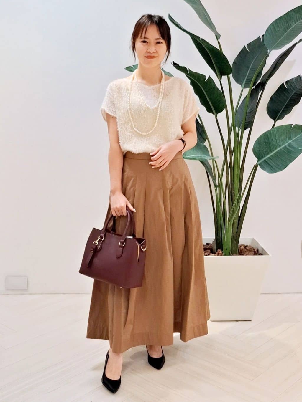 YuKaRiさんの「UNTITLED｜【セットアップ可/洗える】フェザーフレンチスリーブブラウス」を使ったコーディネート