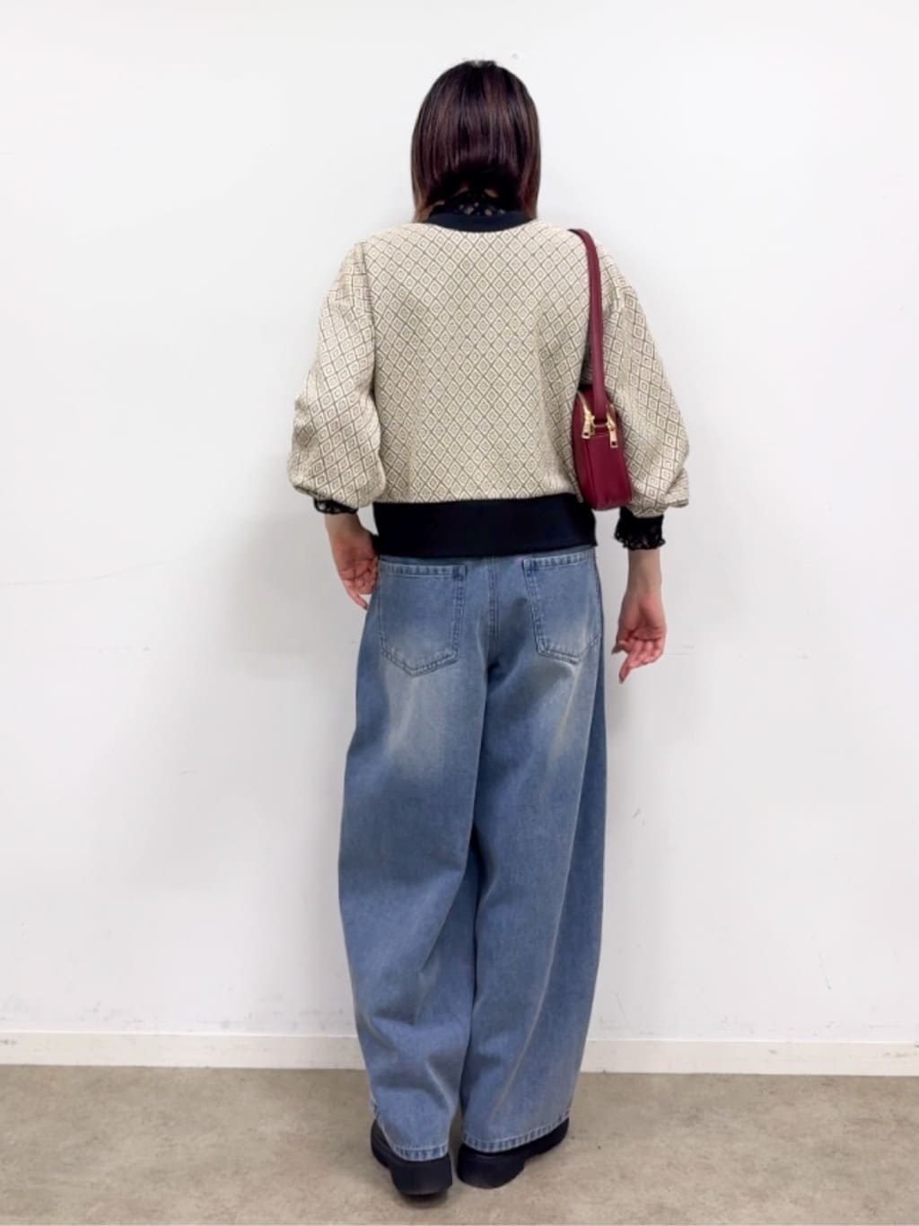𝐜𝐡𝐢𝐤𝐚さんの「SHOO･LA･RUE｜【前後2WAY】柄と配色で差がつく ふくれジャカードカーディガン」を使ったコーディネート
