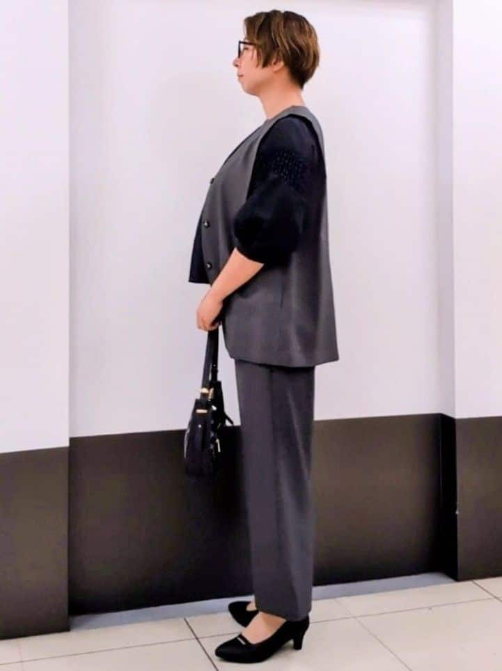じゅりさんの「Reflect｜【ウエスト総ゴム／セットアップ／単品使いOK◎】ベスト＋ストレートパンツセット」を使ったコーディネート