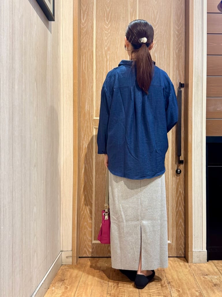 KAORIさんの「SHOO･LA･RUE｜【S-LL】インせず着られる デニムライク前開きブラウス」を使ったコーディネート