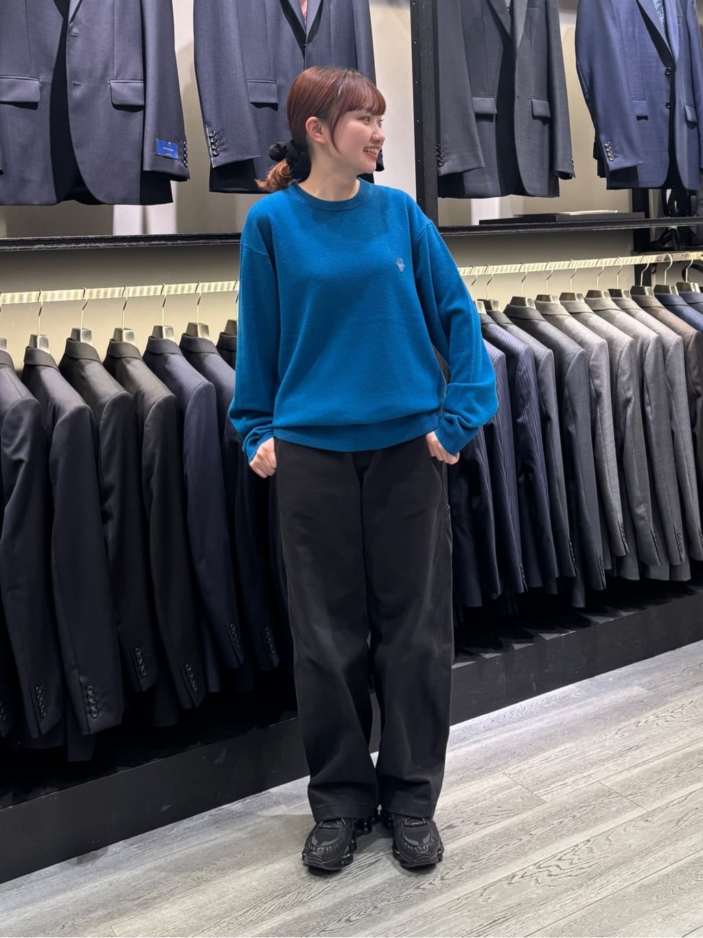 ウララさんの「TAKEO KIKUCHI｜【Air Palette Knit】ワンポイント カラーニット プルオーバー」を使ったコーディネート