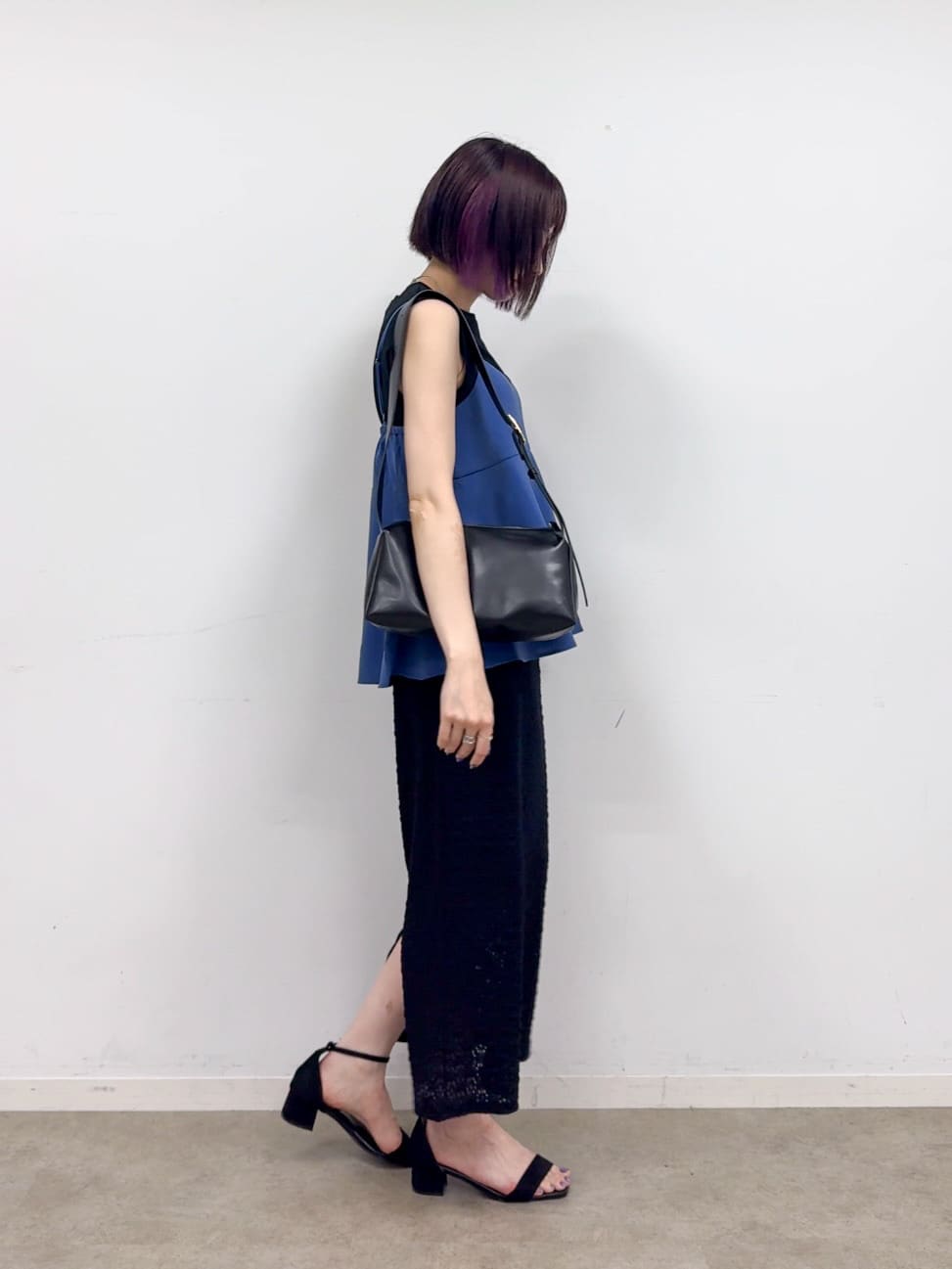 𝐜𝐡𝐢𝐤𝐚さんの「SHOO･LA･RUE｜【S-LL/セットアップ可/ひんやり】女性らしさ溢れる ティアードキャミソール」を使ったコーディネート