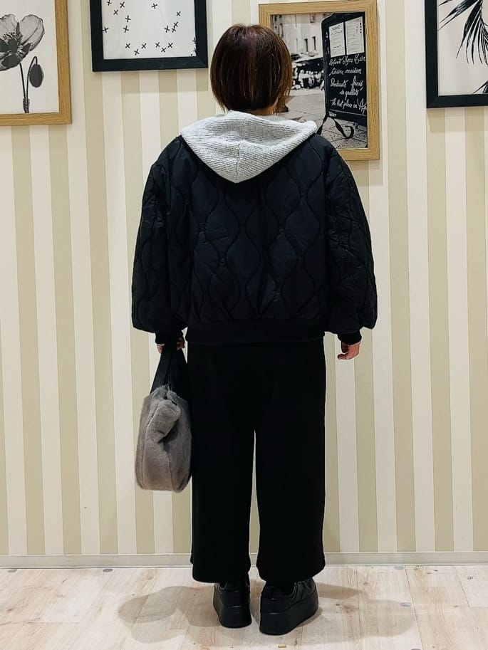 ma_miさんの「SHOO･LA･RUE｜【S-LL】お顔周りをすっきり魅せる ふんわり Vネックフードニット」を使ったコーディネート
