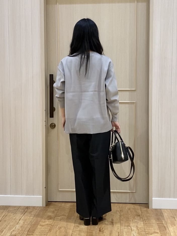 ERIさんの「SHOO･LA･RUE｜【洗濯機可/S-LL】すっきり上品きれい見え タックワイドパンツ」を使ったコーディネート