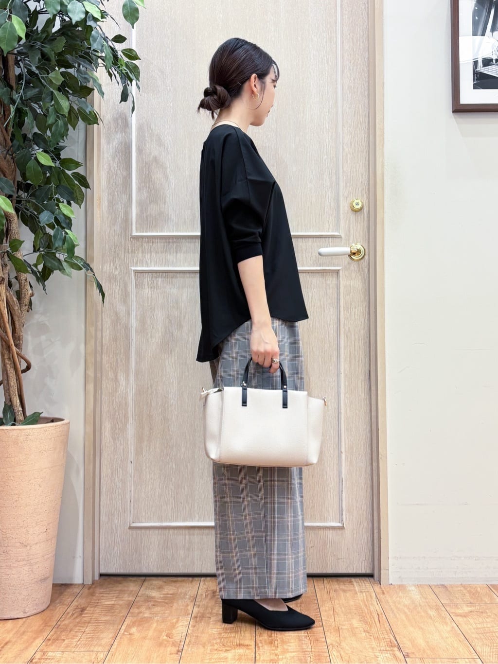 なみさんの「SHOO･LA･RUE｜【高レビュー/洗濯後しわになりにくい】1枚でサマ見え 8分袖ドルマンブラウス」を使ったコーディネート
