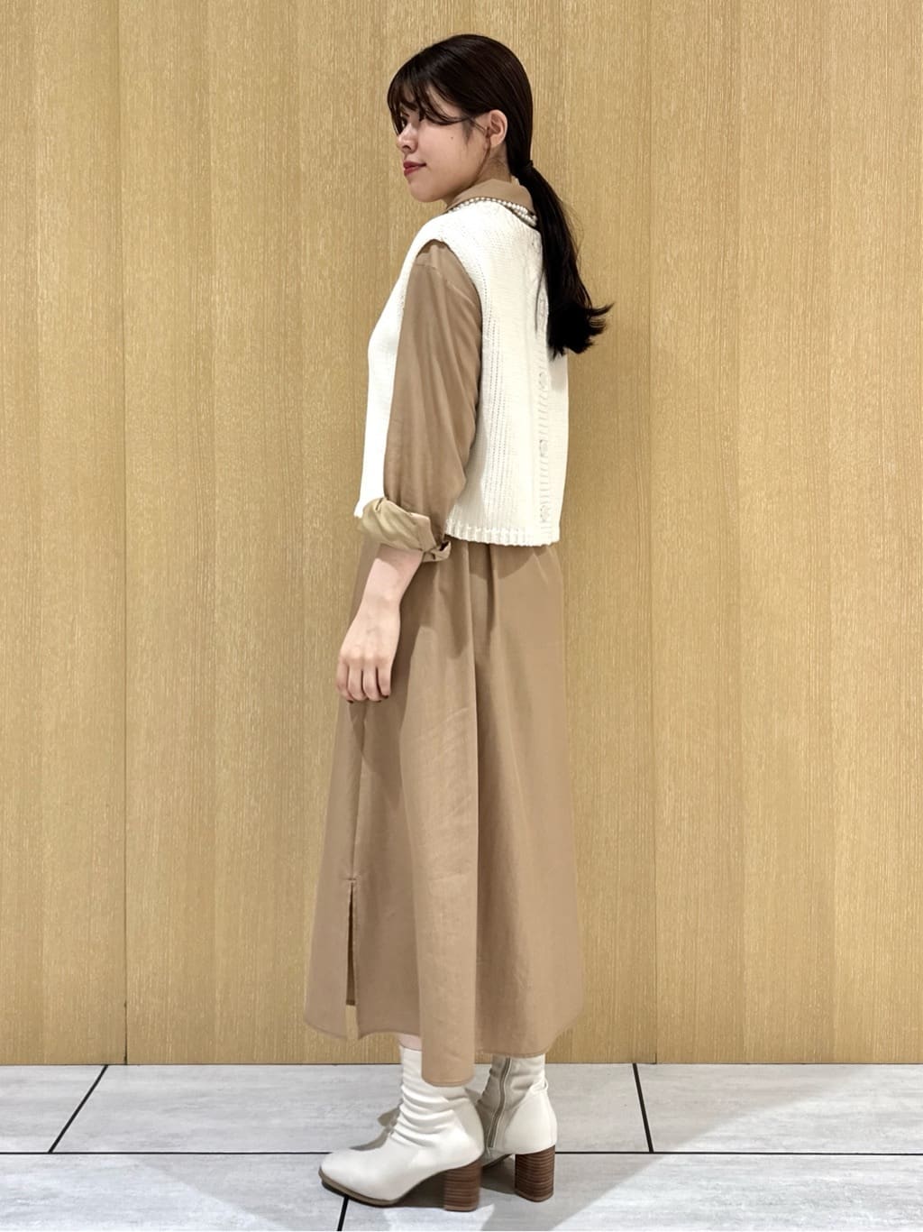 nanaさんの「UNTITLED｜【前開きボタン/ベルト付/羽織シャツ/】2WAYトレンチ風ワンピース」を使ったコーディネート