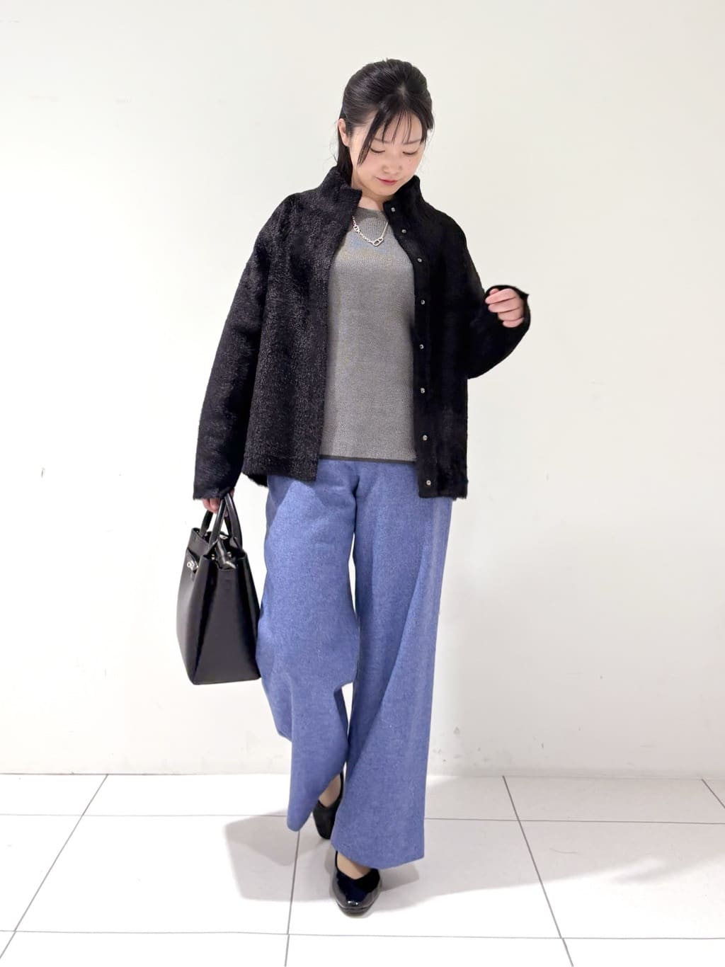 momokoさんの「INDIVI｜スタンドネック シャギーモールニット」を使ったコーディネート
