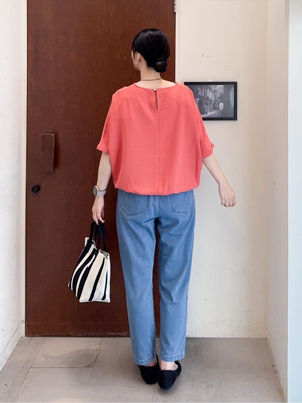 𝐇𝐢𝐫𝐨𝐦𝐢さんの「SHOO･LA･RUE｜【洗濯後しわになりにくい】さらっとタッチの 5分袖ドルマンブラウス」を使ったコーディネート