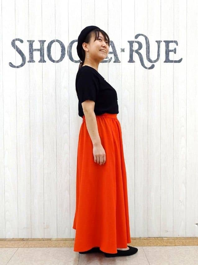とろろさんの「SHOO･LA･RUE｜【高レビュー/着丈選べる】華やかさをプラスする アソートロングスカート」を使ったコーディネート