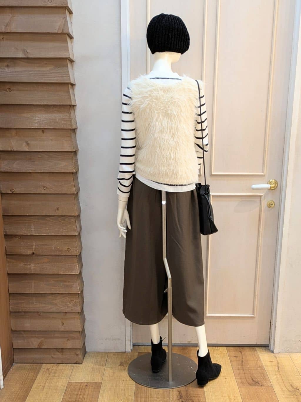 kawaさんの「SHOO･LA･RUE｜【高レビュー/2点セット】着るだけでコーデが決まる フェザーニットベスト&times;リブニット」を使ったコーディネート