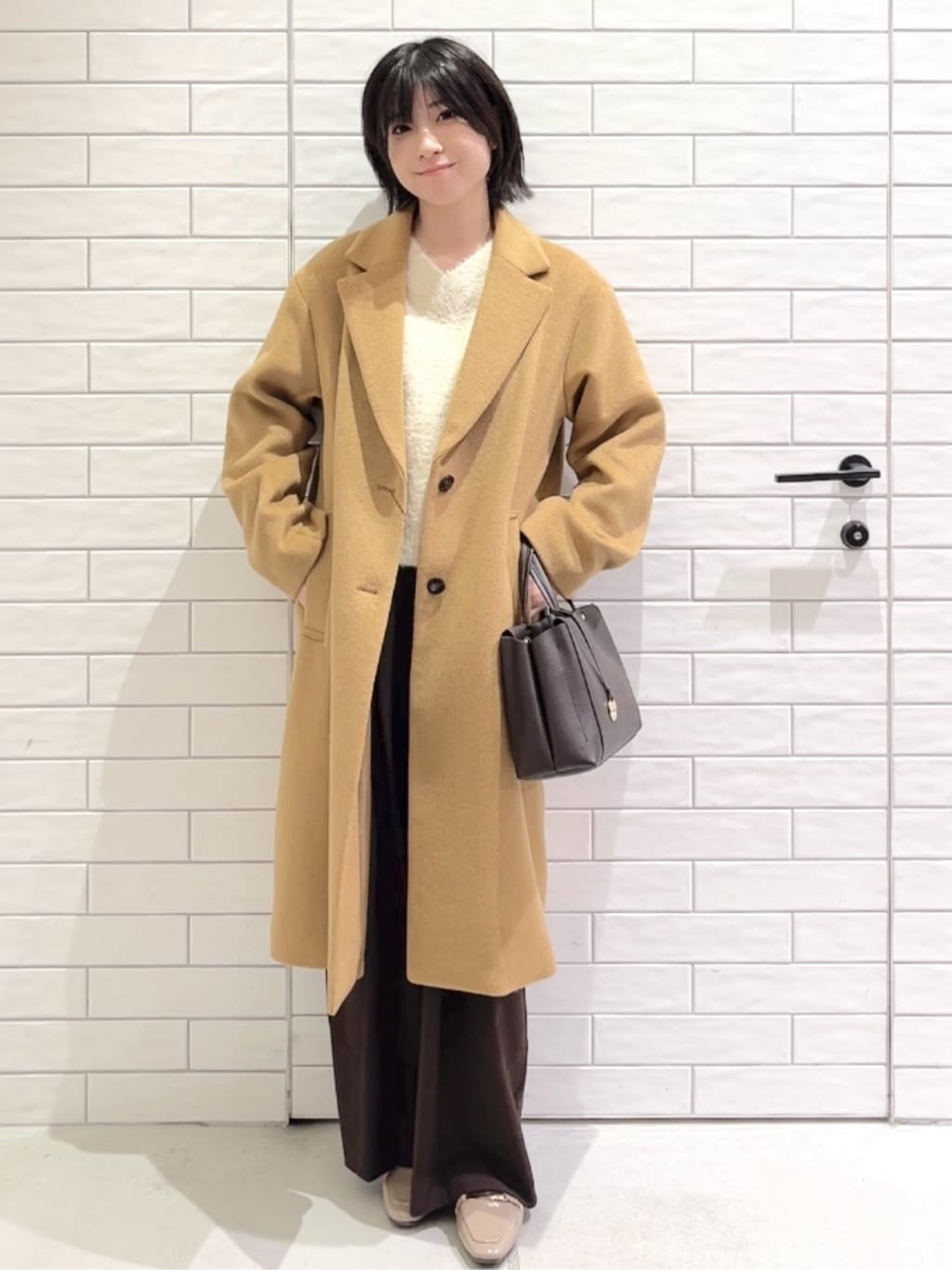 しおりさんの「OPAQUE.CLIP｜カシミヤブレンドウールチェスターコート」を使ったコーディネート