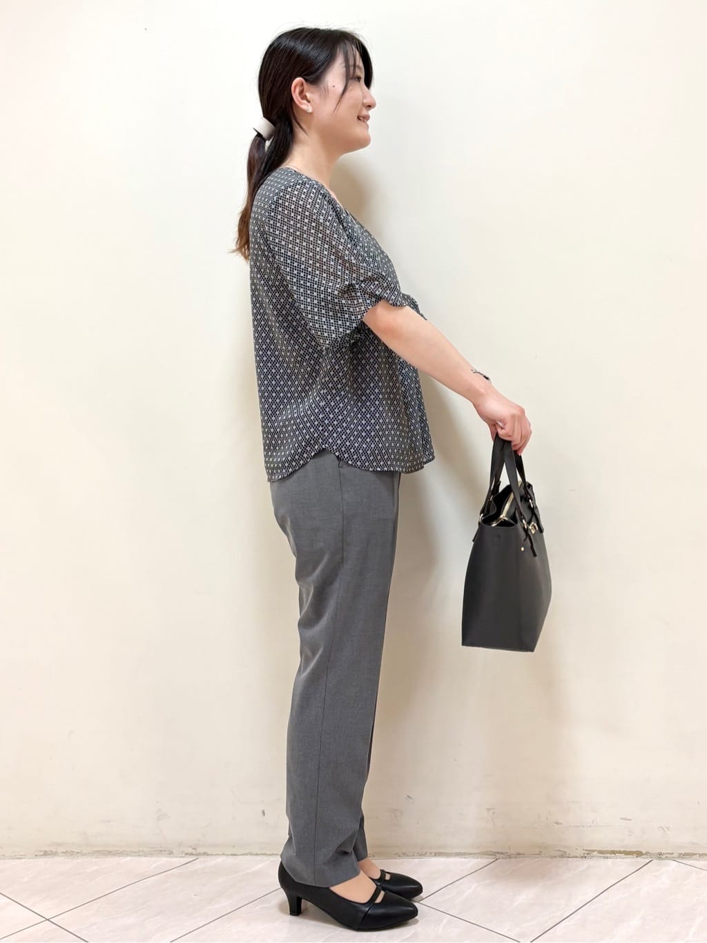 mikiさんの「Reflect｜【マシンウォッシュ可／セットアップ可】コツキ柄プリントブラウス」を使ったコーディネート