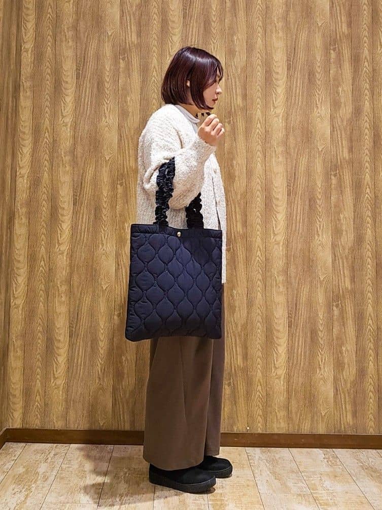 かなさんの「SHOO･LA･RUE｜【あったか/S-LL】ゆるっとリラクシーに イージーワイドパンツ」を使ったコーディネート
