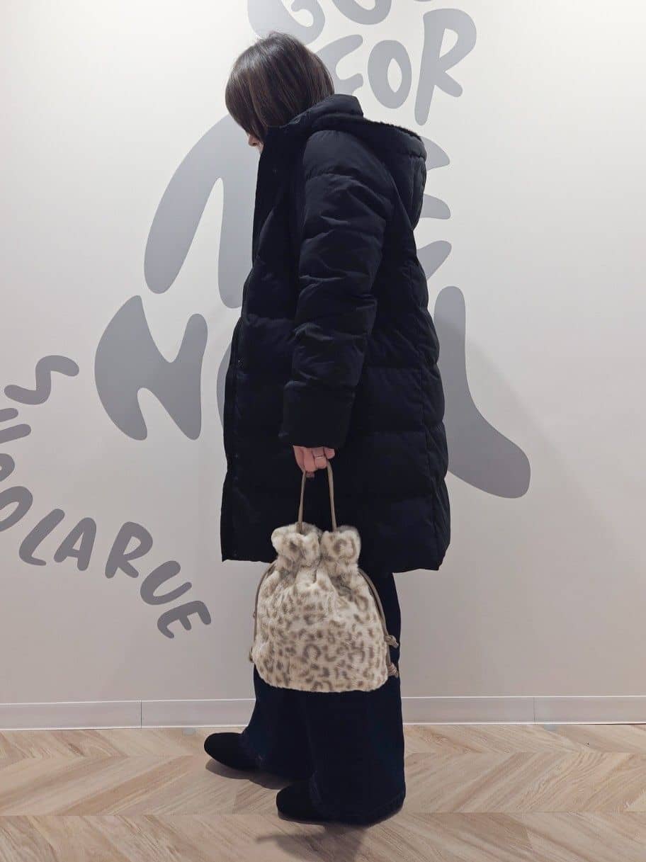 TSUCHIYAさんの「SHOO･LA･RUE｜【洗濯機可/撥水】フェイクファーフード ロングダウン」を使ったコーディネート