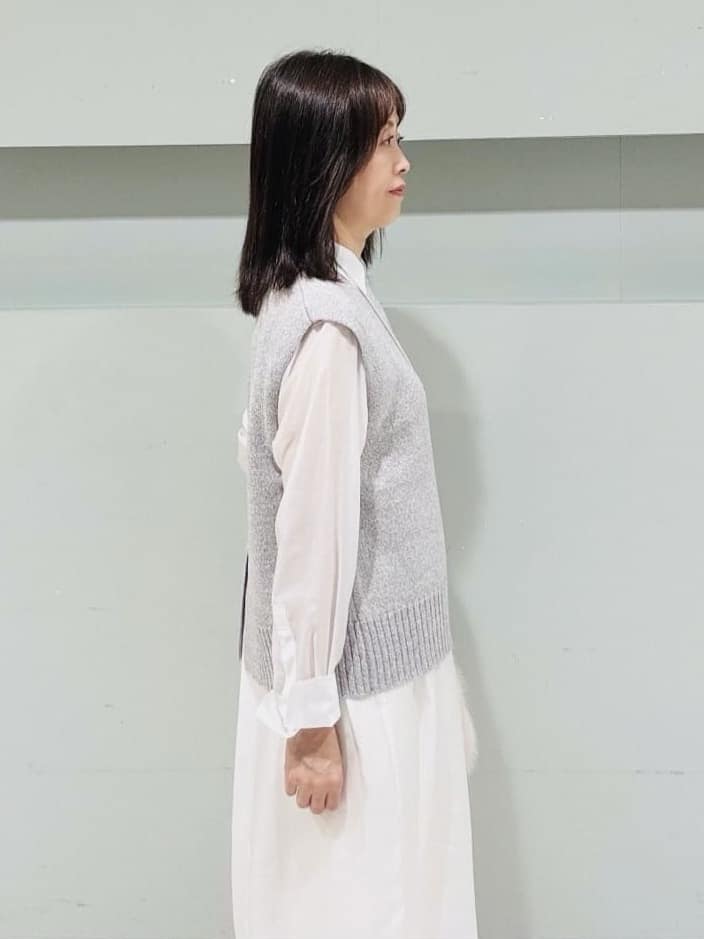 makiさんの「UNTITLED｜【ニットと重ね着に/前開きボタン】シアーロングシャツ」を使ったコーディネート