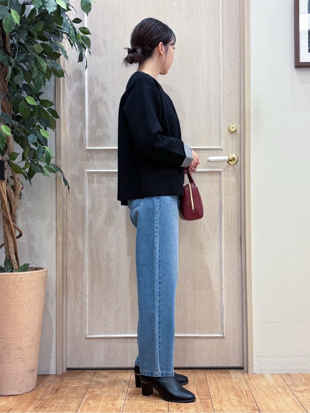 なみさんの「SHOO･LA･RUE｜【S-LL】程よくゆったりな 柔らかデニムテーパードパンツ」を使ったコーディネート