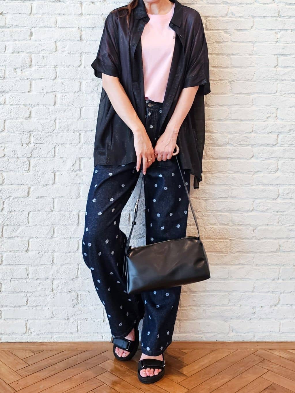 ゆゆさんの「SHOO･LA･RUE｜【S-LL/ひんやり/汗ジミ軽減/UVカット】グラフィックアソートTシャツ」を使ったコーディネート