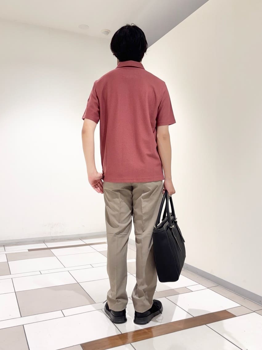 及川さんの「TAKEO KIKUCHI｜【COOL CITY WEAR】アーバンクール パンツ /接触冷感・吸水速乾」を使ったコーディネート