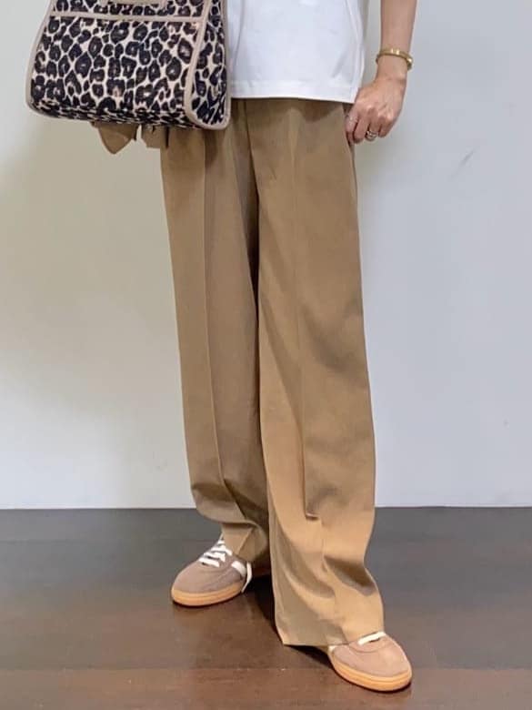 tomoさんの「UNTITLED｜【コットン100/ゆったり/ショート丈/洗える】ベロアロゴTシャツ」を使ったコーディネート