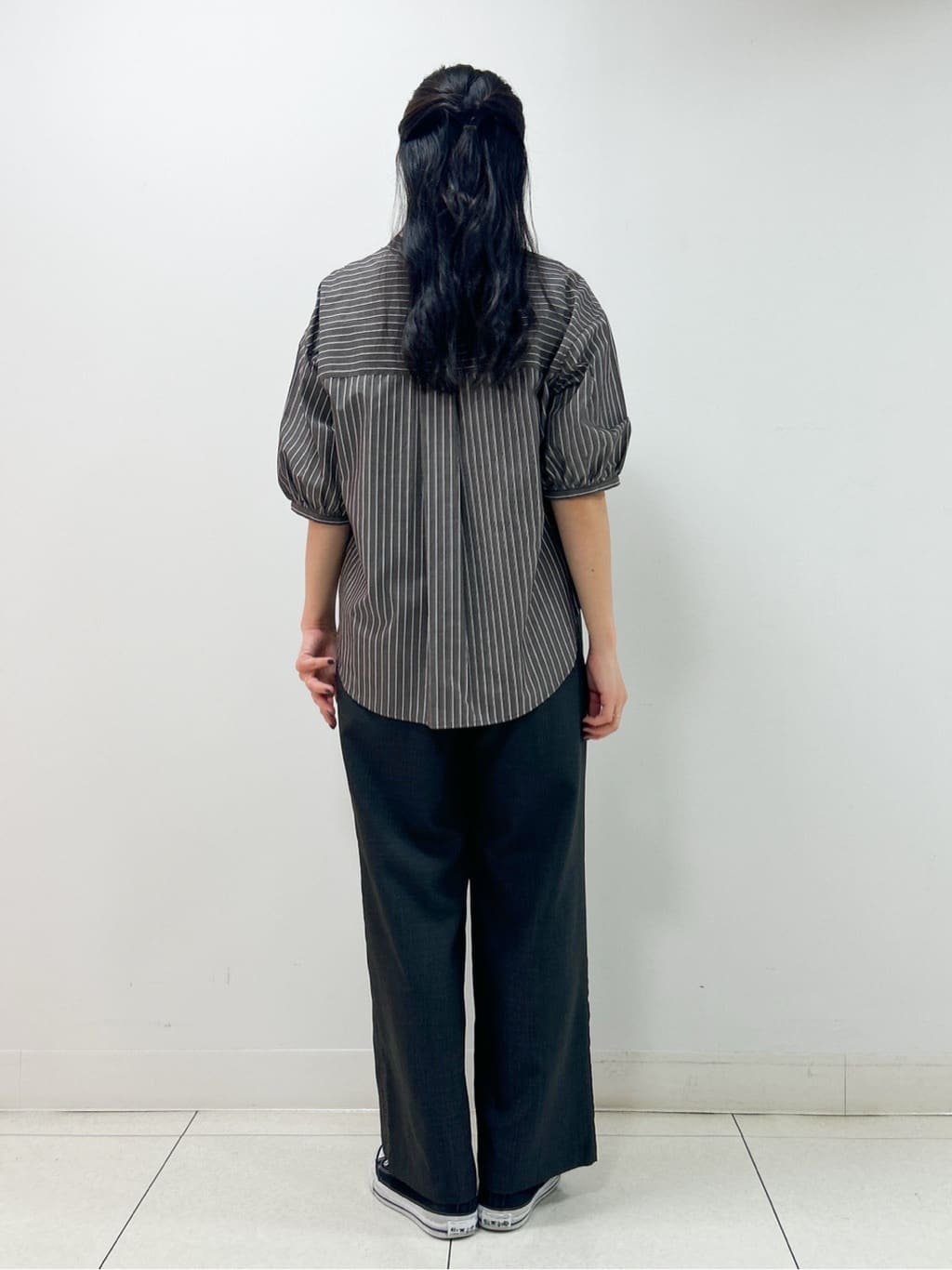 Kaiさんの「Dessin｜【洗える】フリルバンドカラー五分袖ブラウス」を使ったコーディネート