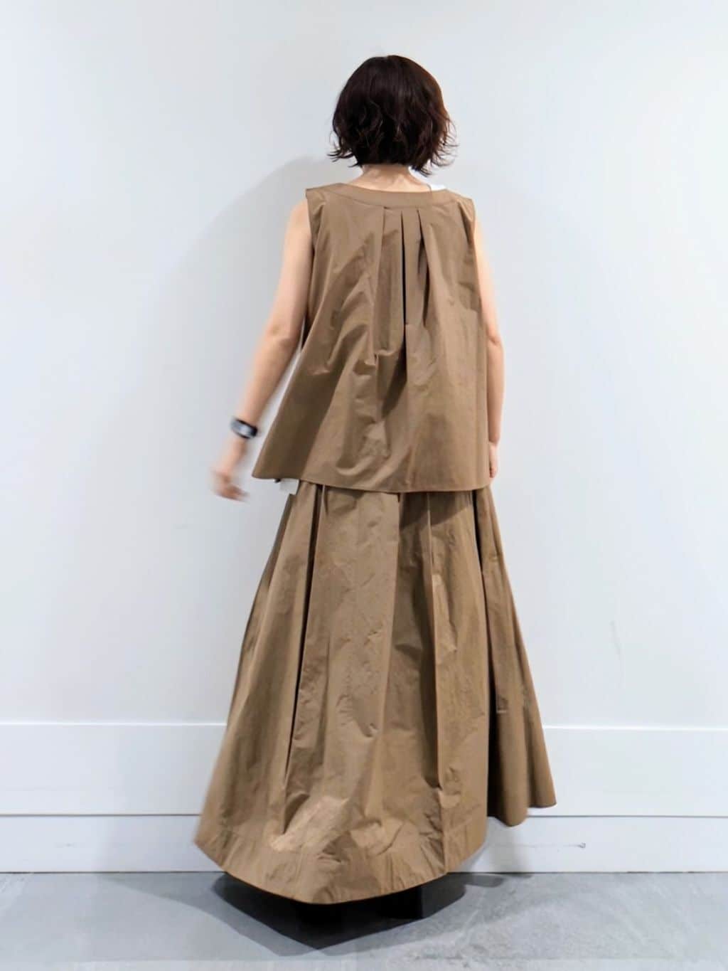 ミズタさんの「UNTITLED｜【2WAY/セットアップ可/ノースリーブ/前ボタン】ファブリカブラウス」を使ったコーディネート