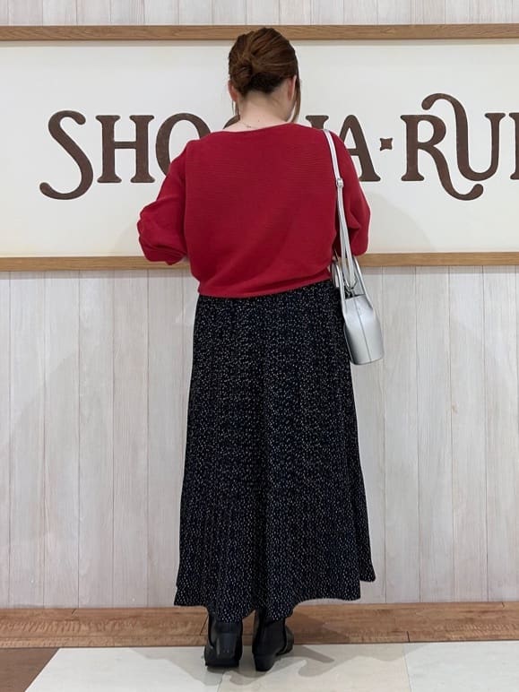 まるさんの「SHOO･LA･RUE｜キラキラバックストレッチブーツ」を使ったコーディネート
