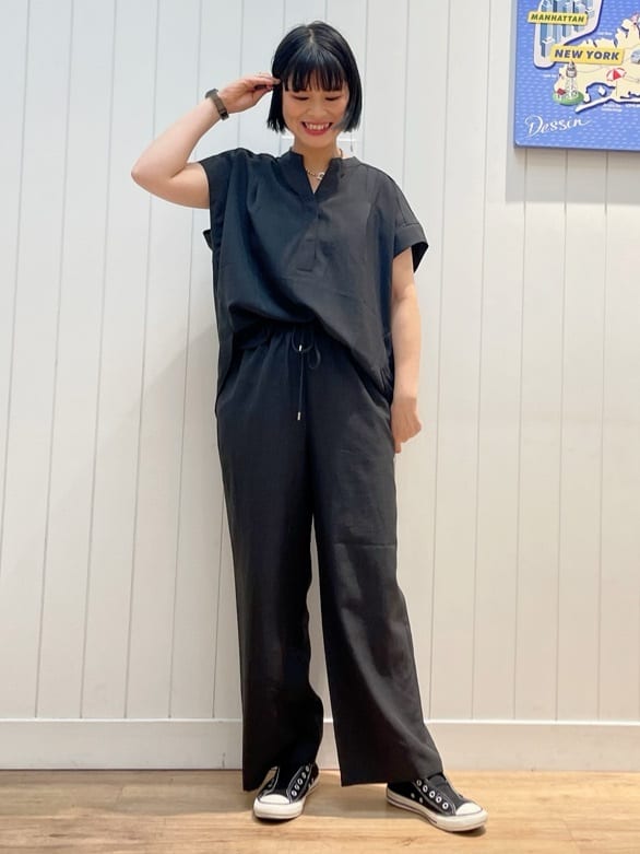 mikaさんの「Dessin｜【2点セット/ウエストゴム/洗える】スキッパ―シャツ＆ストレートパンツセット」を使ったコーディネート