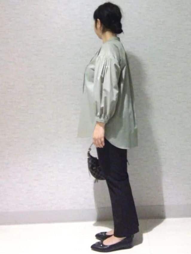 sakoさんの「Reflect｜【程よいゆとり感／体型カバー】ピンタックデザインシャンブレーブラウス」を使ったコーディネート