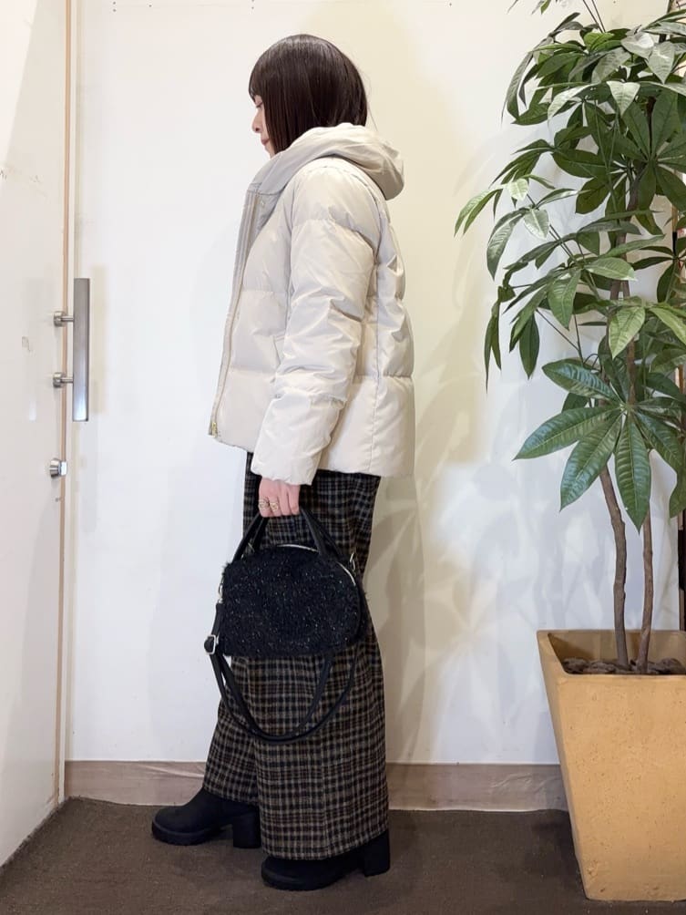 宗形さんの「SHOO･LA･RUE｜【撥水/洗える】ショートフーディーダウン」を使ったコーディネート