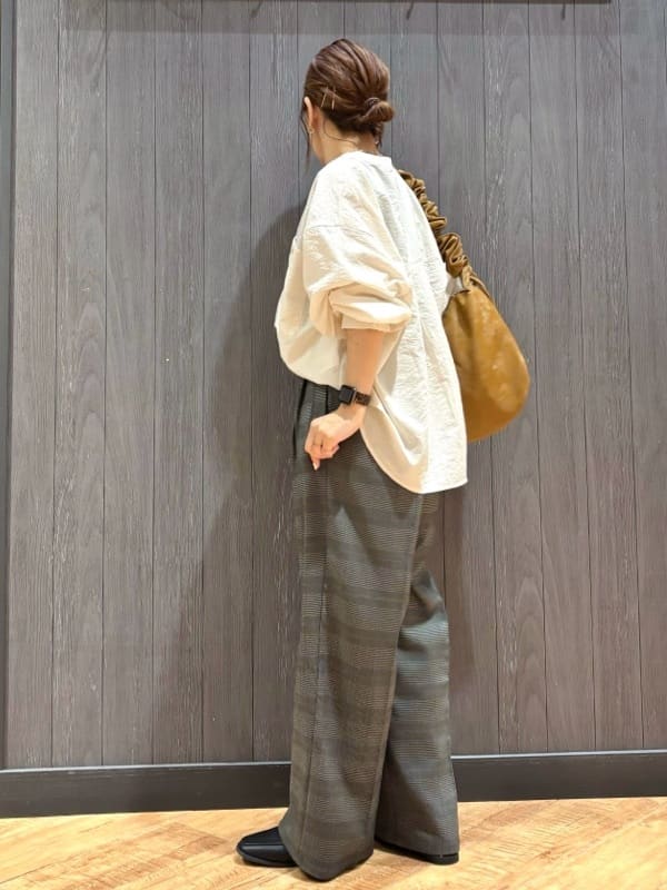 meiさんの「SHOO･LA･RUE｜【S-LL/セットアップ可/洗濯後しわになりにくい】きちんと見え タックワイドパンツ」を使ったコーディネート