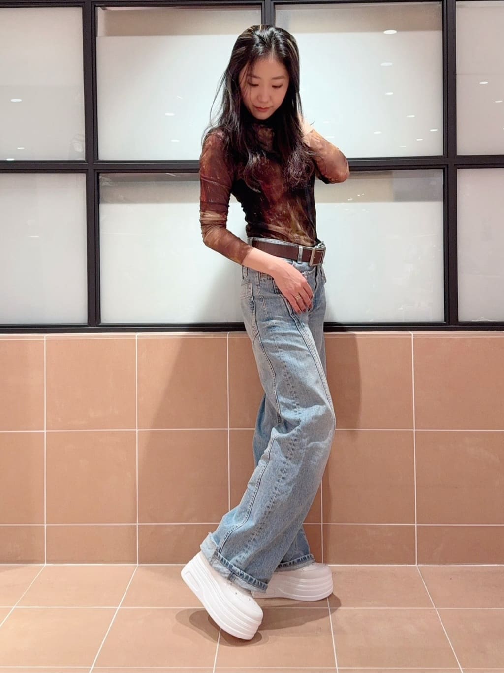 kaoriさんの「ESPERANZA｜【EC先行販売】きゅんフィット厚底フラットキルティングスタッズスニーカー」を使ったコーディネート