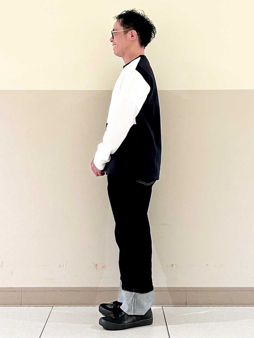 KENJI Iさんの「THE SHOP TK｜【一枚で着映える】パターンブロッキング長袖Tシャツ 洗濯機OK」を使ったコーディネート