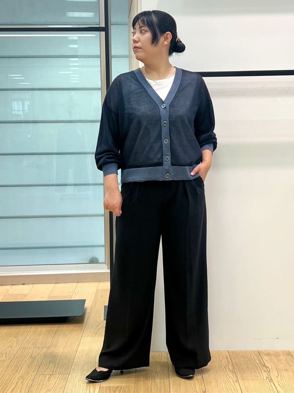shimaさんの「INDIVI｜【程よいシアー素材/洗える】バイカラーラメカーディガン」を使ったコーディネート