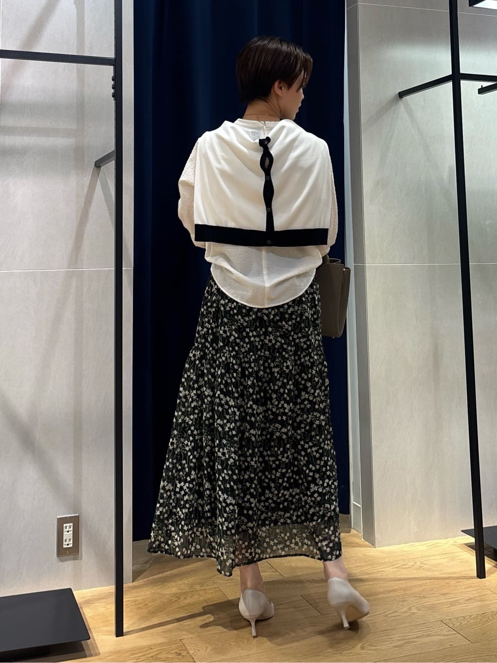 kanaeさんの「INDIVI｜【通年活躍！／アンサンブル可能】クルーネックカーディガン」を使ったコーディネート