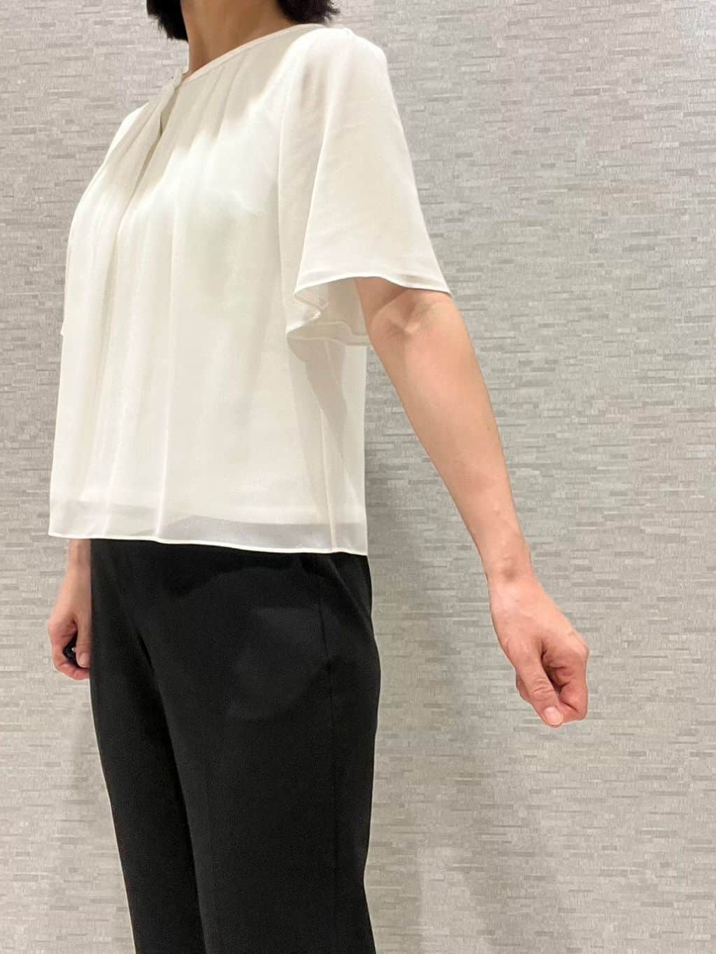 marikoさんの「Reflect｜【一枚着で着映え◎／ジャケットのインナーにも】フロント開きブラウス」を使ったコーディネート