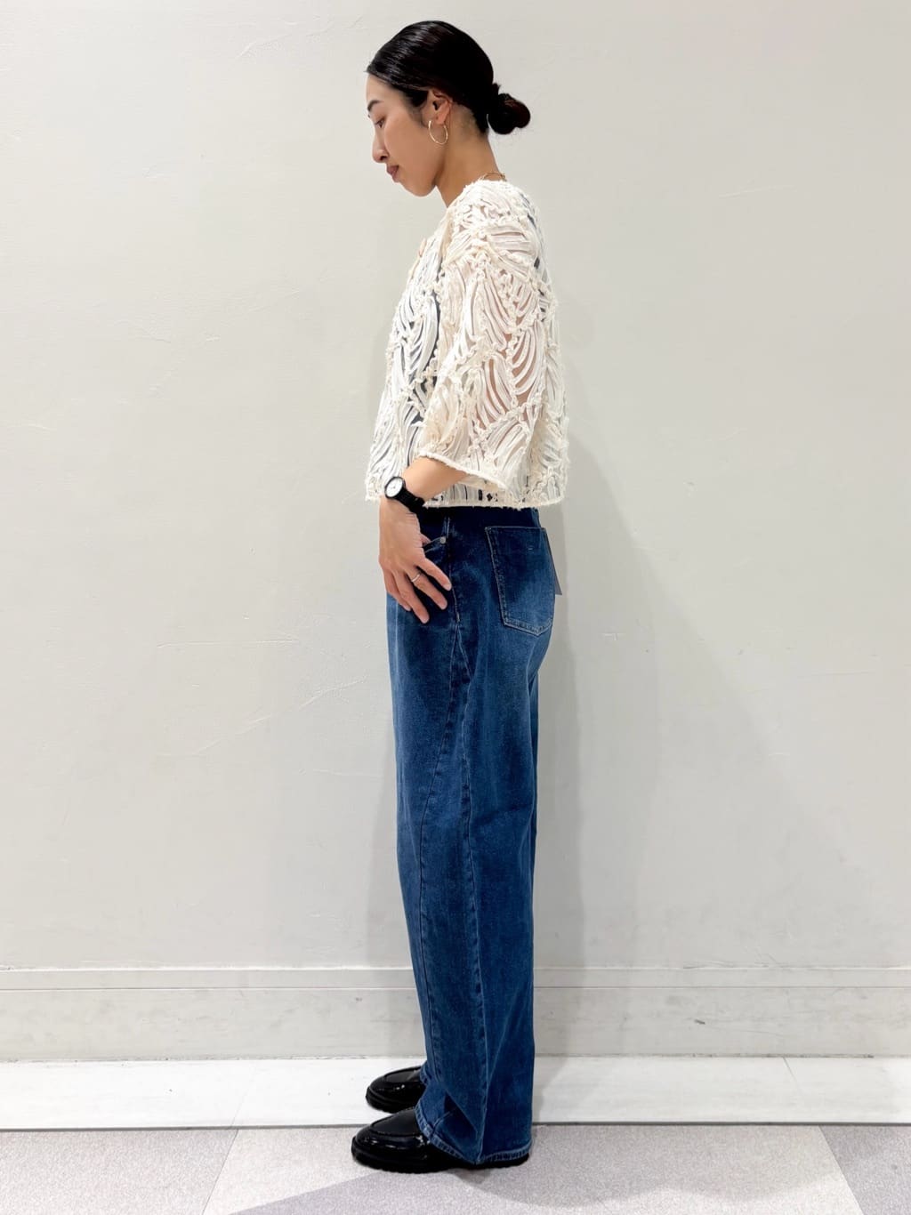 ちえさんの「OPAQUE.CLIP｜シアー刺繍レース前開きブラウス【洗濯機洗い可】」を使ったコーディネート