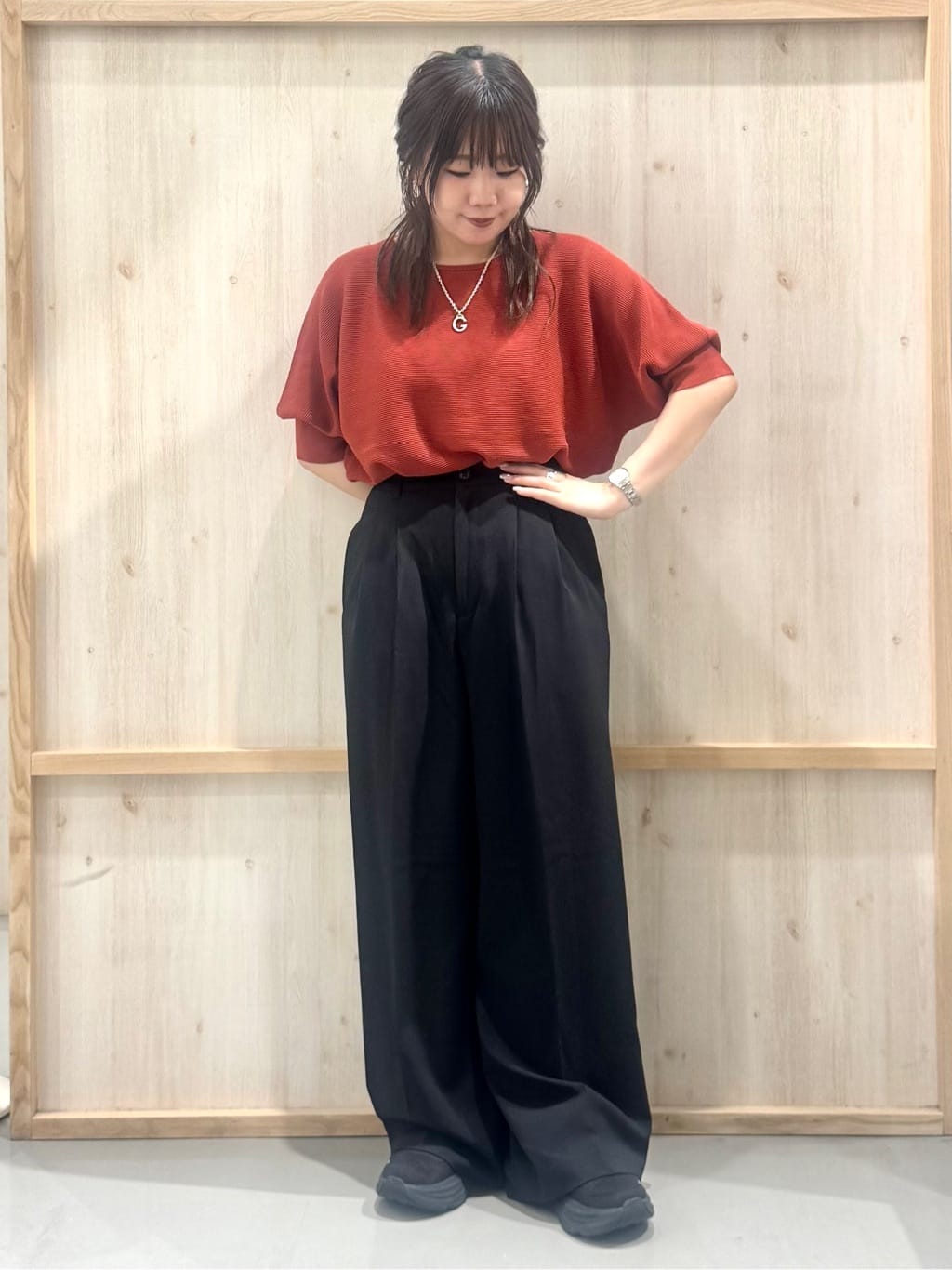 nanaさんの「THE SHOP TK｜6分袖ガータードルマンニット【エコベロ/洗濯機OK】」を使ったコーディネート