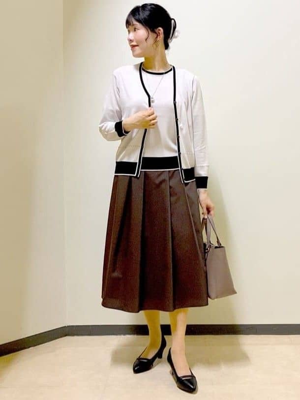  beni_gingerさんの「Reflect｜【WEB先行カラーあり／手洗い可／アンサンブル可】バイカラーカーディガン」を使ったコーディネート