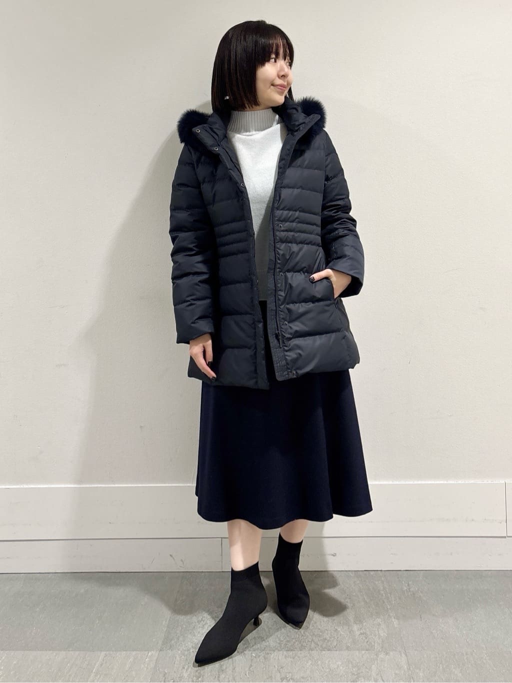 モエカさんの「UNTITLED｜【はっ水機能/フード取り外し可】ミディダウンコート」を使ったコーディネート