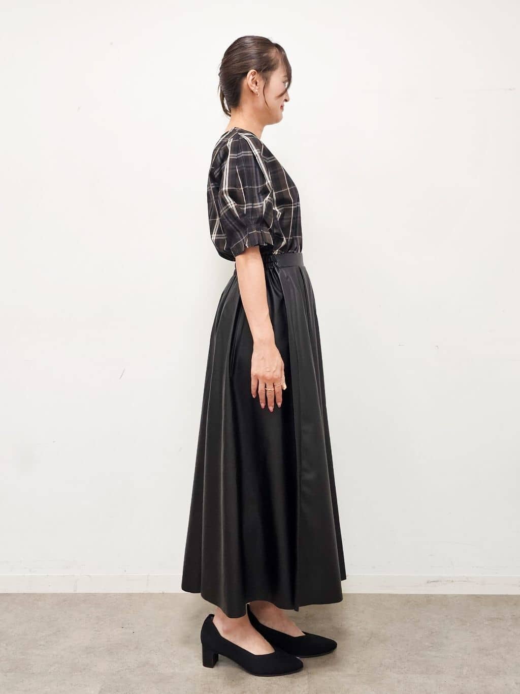 ゆゆさんの「SHOO･LA･RUE｜【S-LL】大人の抜け感 合皮フレアスカート」を使ったコーディネート