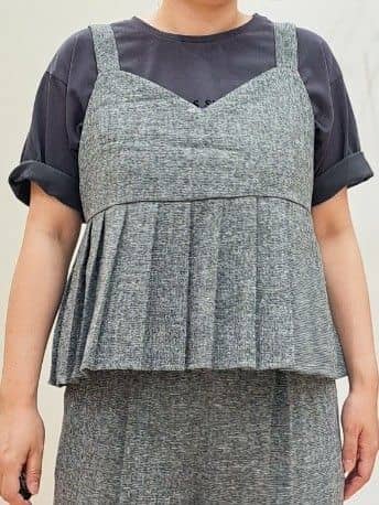 ふるさんの「grove｜【2点SET/体型カバー】夏から秋まで着まわせる！プリーツビスチェセットアップ」を使ったコーディネート