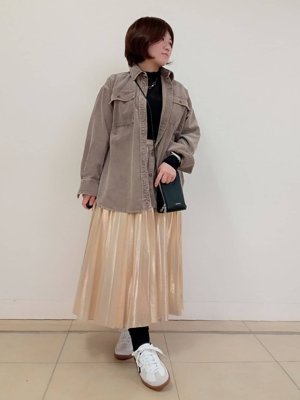 emiさんの「DRESSTERIOR｜【洗える/抜け感】コーデュロイガーメントダイシャツ」を使ったコーディネート