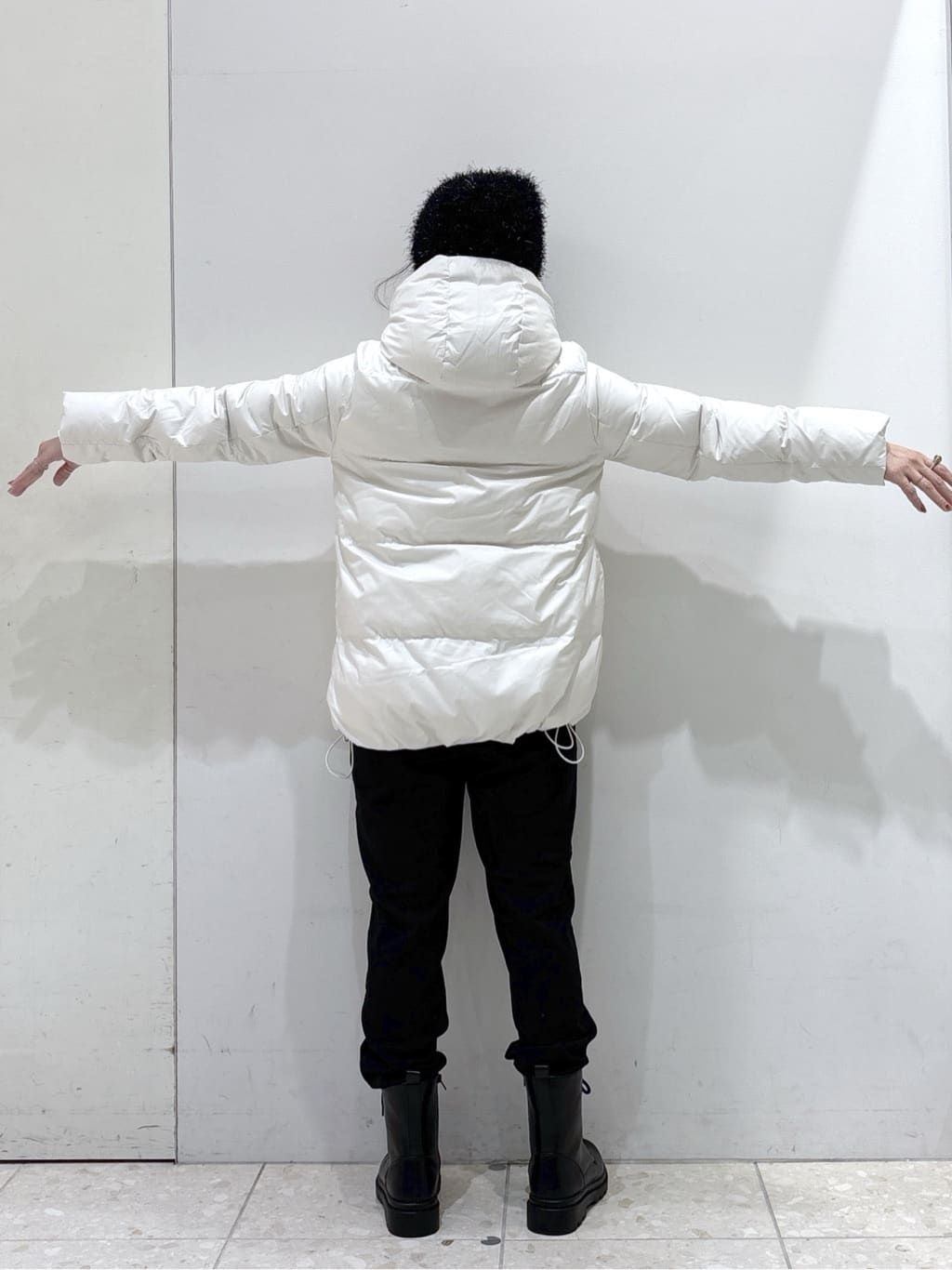 mameさんの「OPAQUE.CLIP｜撥水フードミドルダウンコート【防風／抗菌防臭／洗濯機OK】《S～LL》」を使ったコーディネート