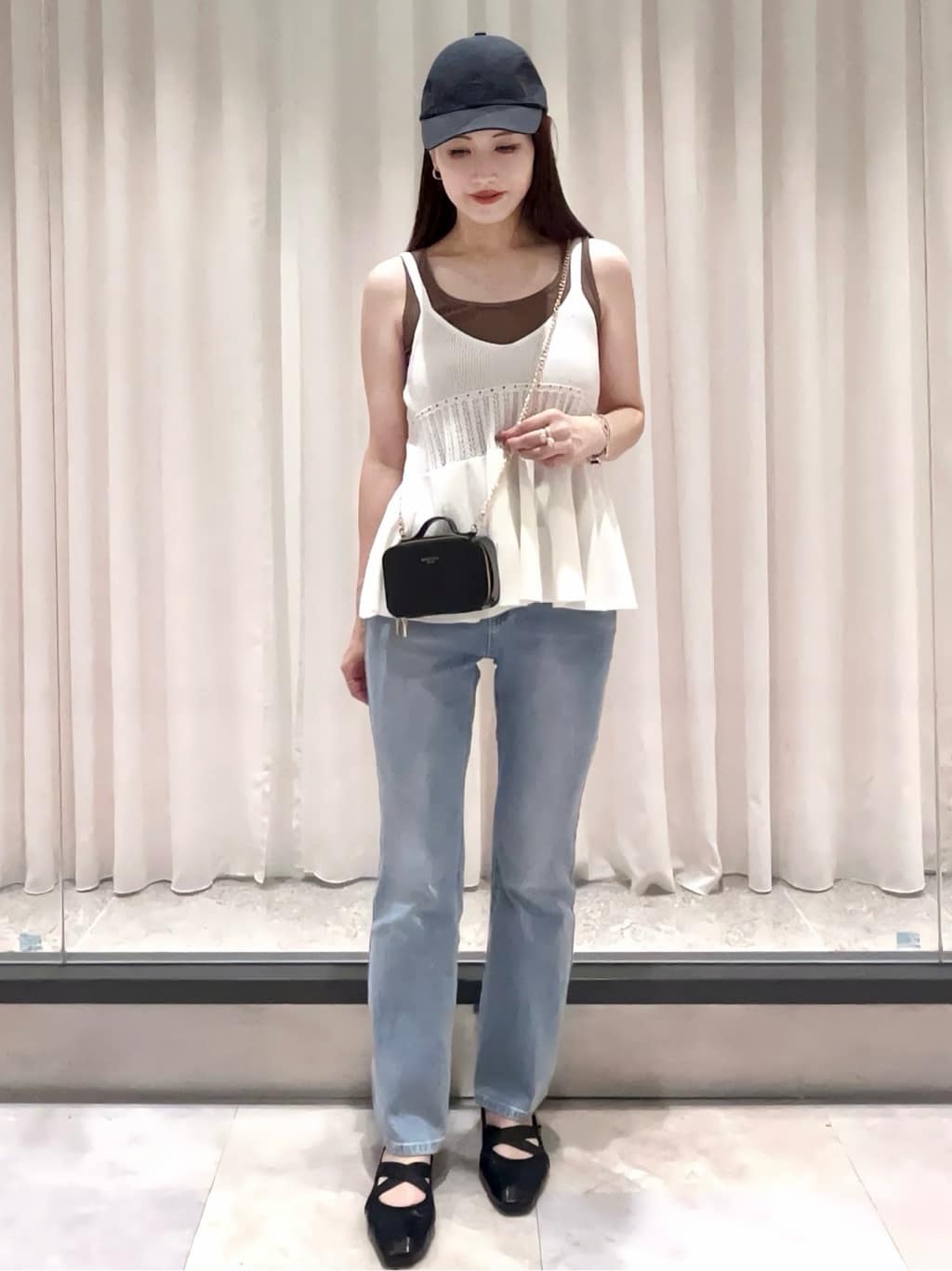 maiさんの「OPAQUE.CLIP｜カギ針風ニットキャミビスチェ【洗濯機洗い可】」を使ったコーディネート